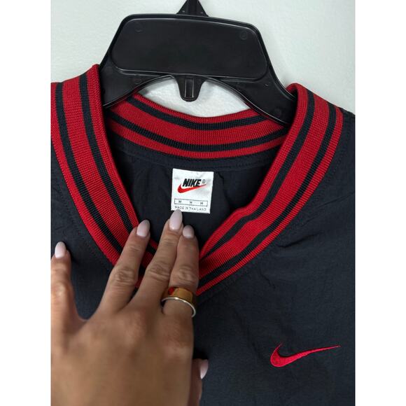 Nike Men’s XL Black Red Swoosh V-Neck Windbreaker Pullover | Retro 90s Style - Picture 4 of 6